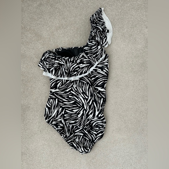 Profile by Gottex Black Swan One Shoulder Ruffle One PieceOne Piece Swimsuit - Picture 11 of 16